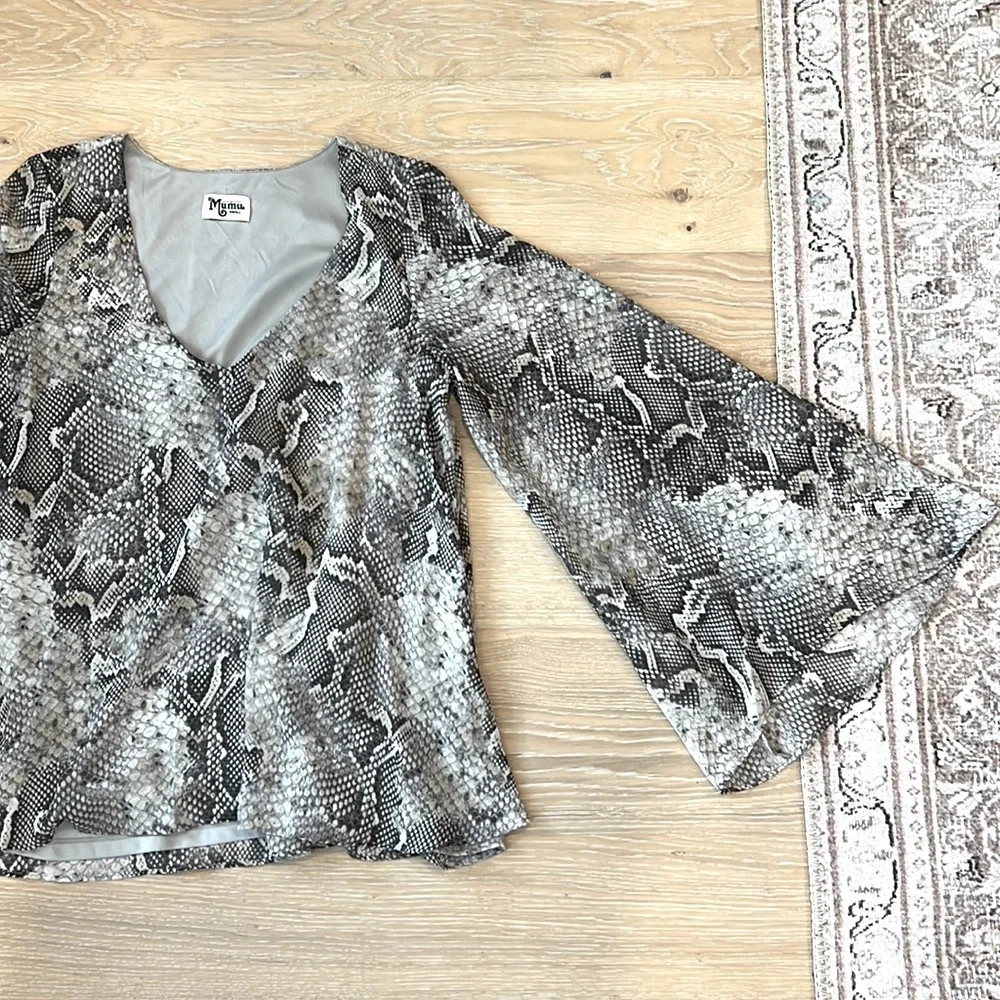 Show Me Your MuMu Hippie Dippie Reptile Snake Print Blouse Long Bell Sleeve - Picture 11 of 11